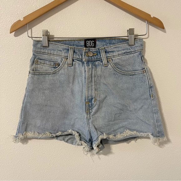 Urban Outfitters BDG Girlfriend High Rise Cutoff Denim Shorts Raw Hem Light-26 - Picture 2 of 11